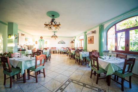 Offerte Hotel Villa Cimmentorosso | Forio | Categoria 3 stelle | Entrata Hotel Villa Cimmento Rosso-Forio-Isola d'Ischia